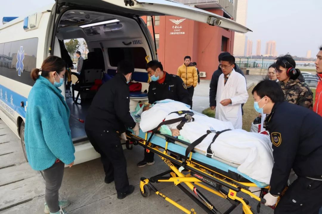 类乌齐县机场火车站病人护送